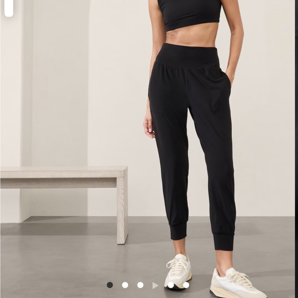 Black Athleta Salutation Jogger NWT XS/P